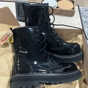 Avenger A703 Fortune size 8 wide work boot new in box